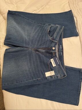 Old Navy Wide-Leg Women’s Jeans in Medium Blue Wash